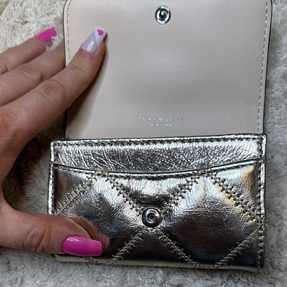 NWT Tory Burch Willa Metallic Gold Quilted Card Case - Picture 9 of 12